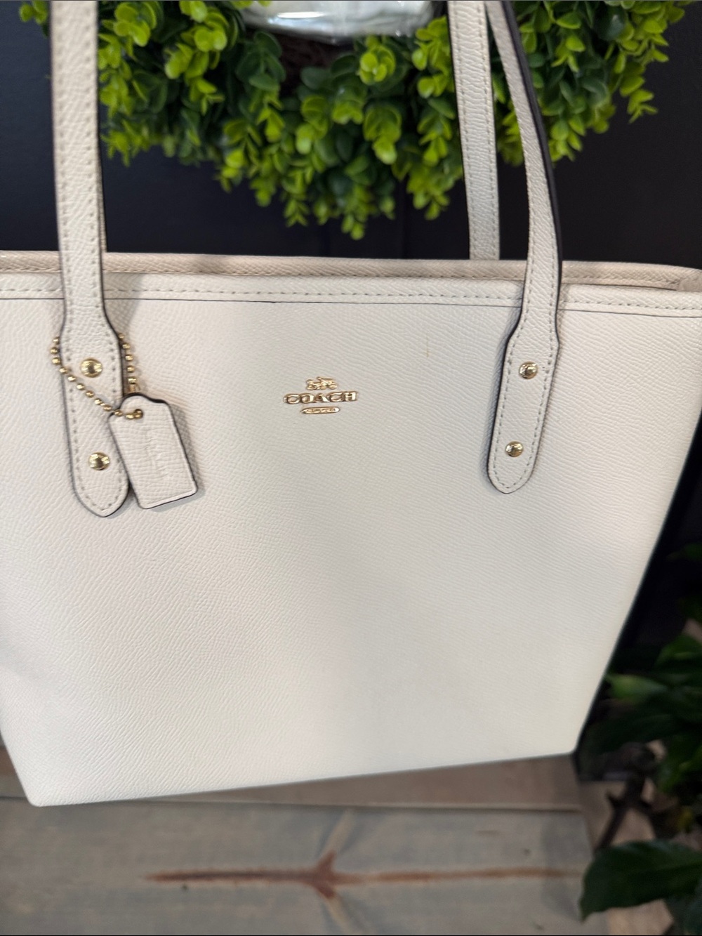 Coach Cream/White Leather purse with Gold Hardware - Picture 6 of 6